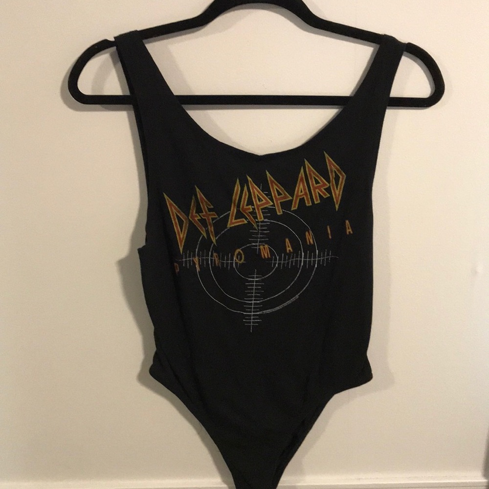 Super Cute Def Leopard body suit!!